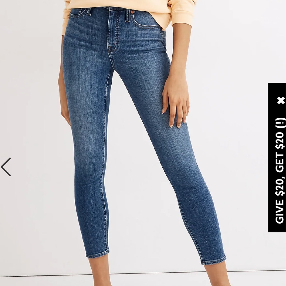 Curvy High-Rise Skinny Crop Jeans in Dalstrom Wash